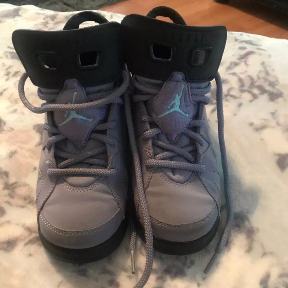 Girls Jordan Retro 6